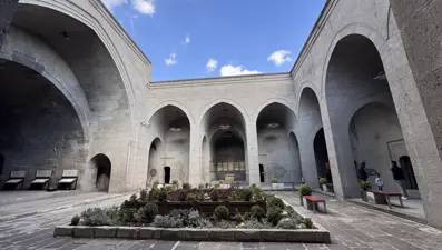 Anadolu'nun ilk tıp fakültesi olduğu biliniyor. 820 yıldır ayakta