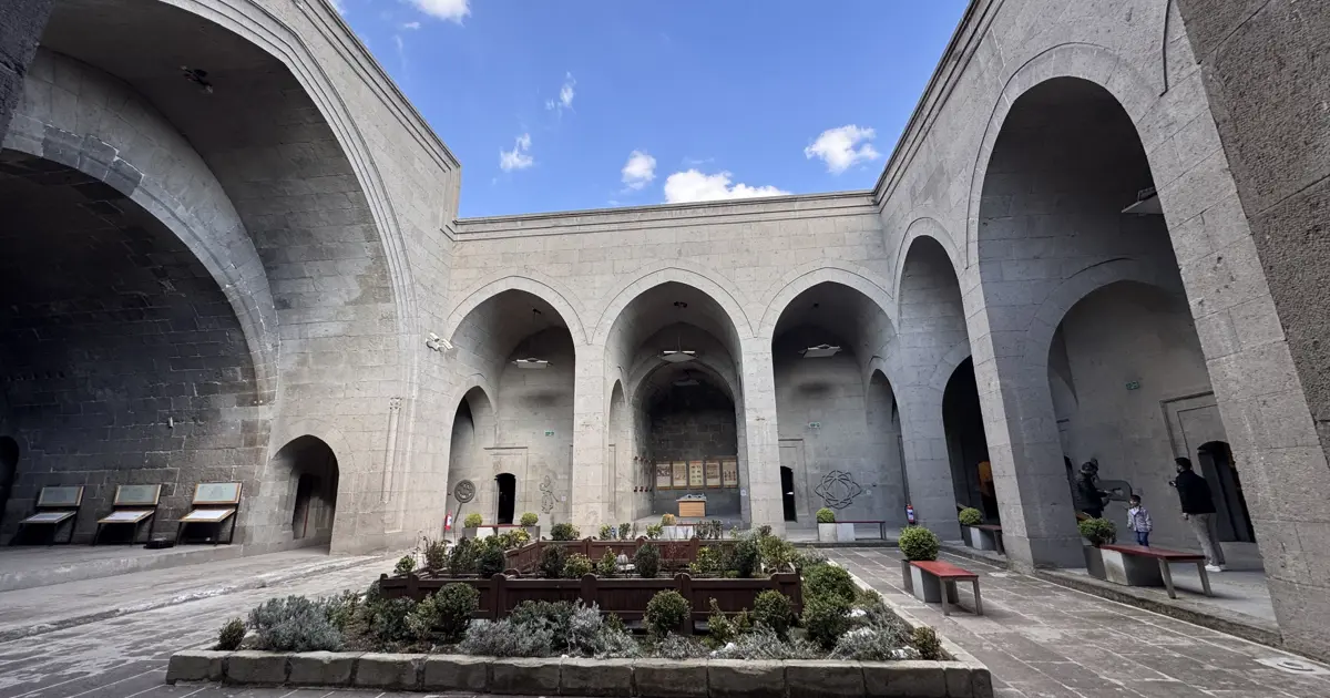 Anadolu'nun ilk tıp fakültesi olduğu biliniyor. 820 yıldır ayakta
