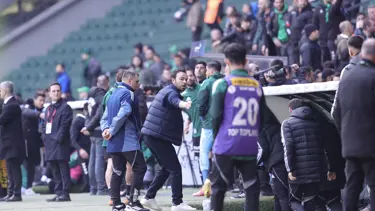 90+1'de penaltı düdüğüyle ortalık karıştı, yedek kulübesi içeri gitti. "Ağlamasınlar hakkımızla kazandık"