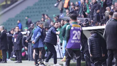 90+1'de penaltı düdüğüyle ortalık karıştı, yedek kulübesi içeri gitti. "Ağlamasınlar hakkımızla kazandık"