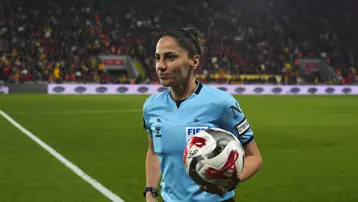 Süper Lig'de 22 yıl sonra kadın hakem düdük çaldı
