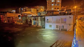 Siirt'te sel alarmı: Riskli binalar tahliye edildi