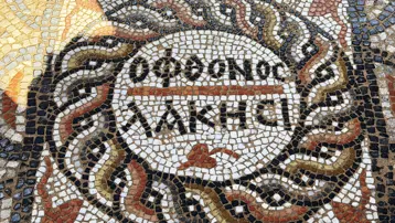 Antalya'da dikkat çeken keşif. Bin 500 yıllık tarihte "Kıskanan çatlasın" yazıyor