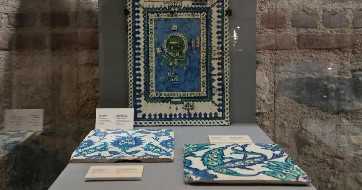 İngiltere'de satılmak üzereydi. Çalınan 2 İznik çinisinin Türkiye'ye iade edildi