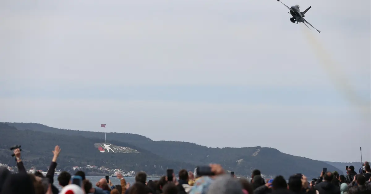 SOLOTÜRK'ten Çanakkale'de nefes kesen gösteri uçuşu