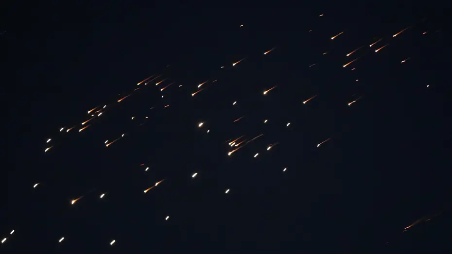 Tel Aviv'e füzeler yağıyor. İşte İran'ın misilleme saldırısı