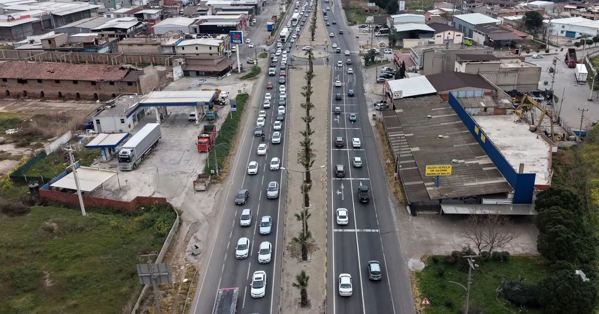Trafiğe bayram ayarı: Yola çıkmaları yasaklandı