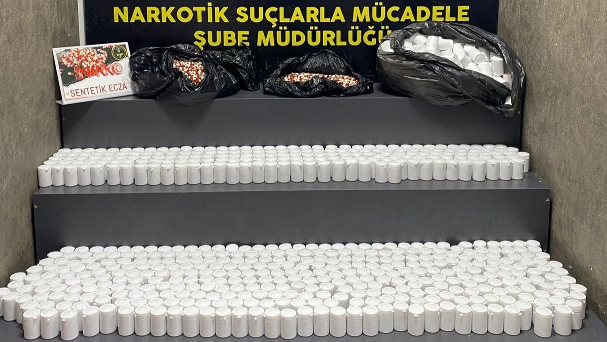 Aracında 84 bin uyuşturucu hap yakalandı