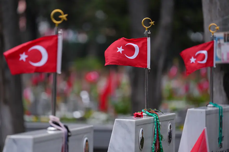Edirnekapı Şehitliği'nde hüzünlü bayram 1