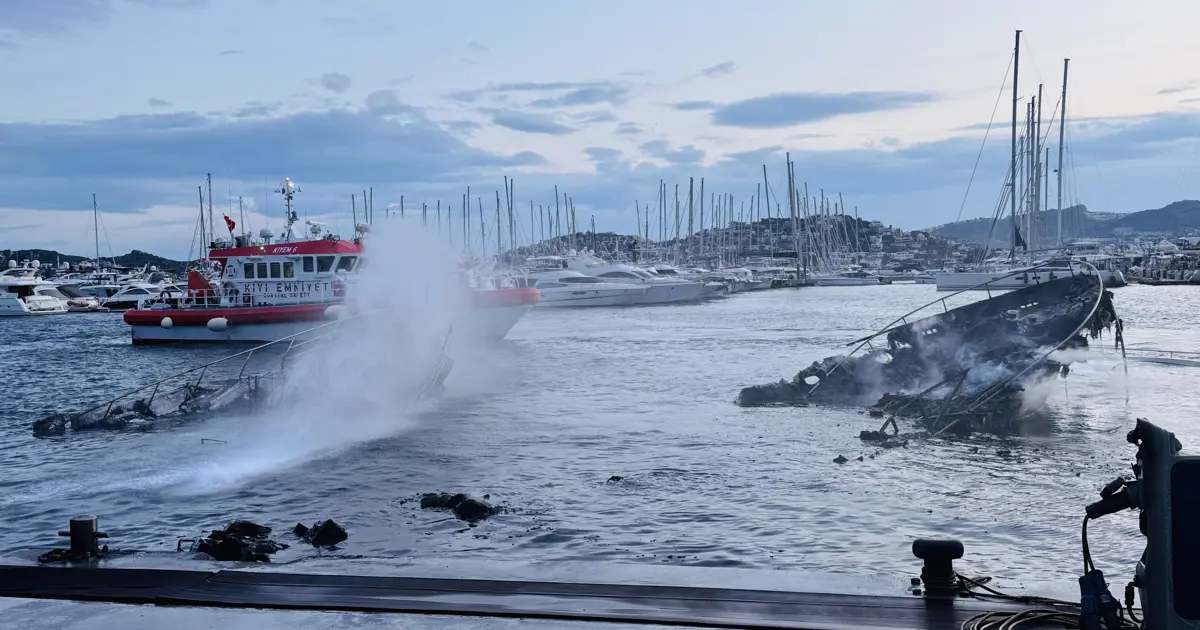 Bodrum marinada milyonluk yatları batıran yangın. Gece saatlerinde alev aldı, rüzgarla beraber büyüdü