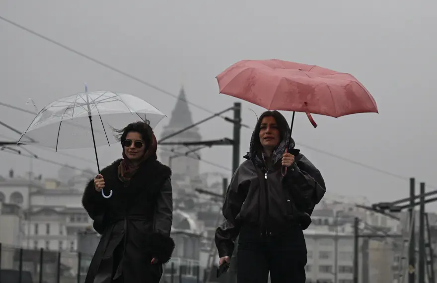 Hastalık havasına dikkat! İstanbul'da "bahar geldi" derken sıcaklığı 6 seviye düşecek 
