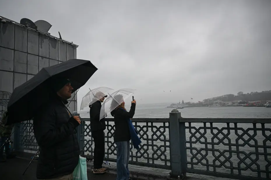 İstanbul'da kasvetli havaya bir gün ara: Güneş yüzünü gösterecek