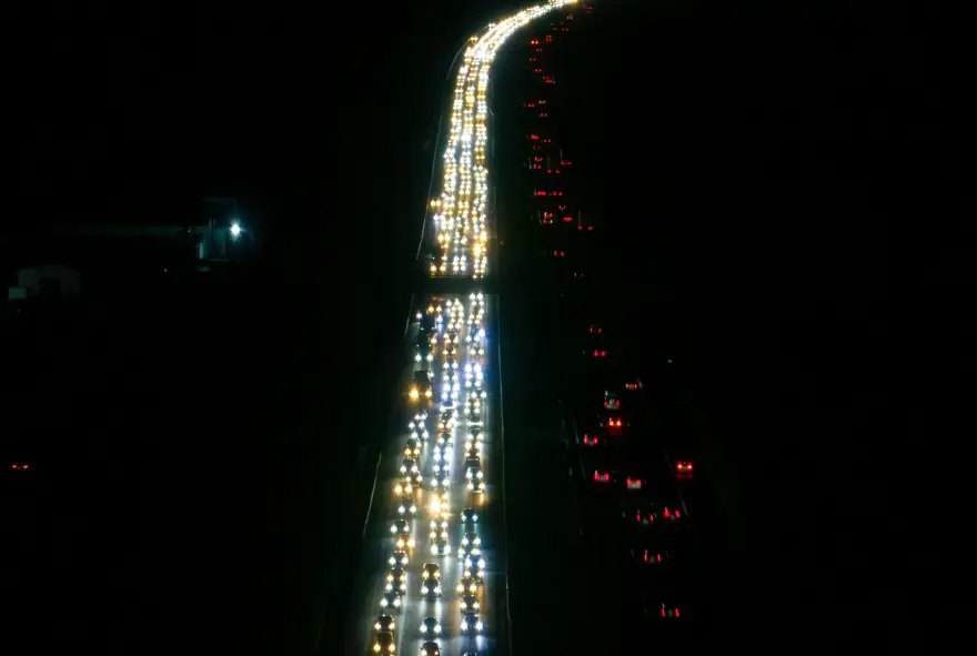 Tatil dönüşü trafiği çilesi Tatil dönüşü trafiği çilesi