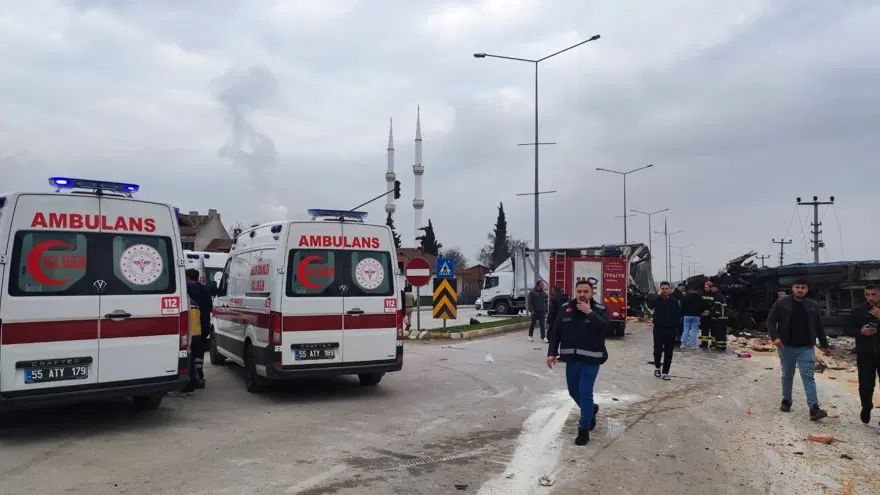 Kamyonun freni boşaldı cadde savaş alanına döndü. 19 yaralı 2
