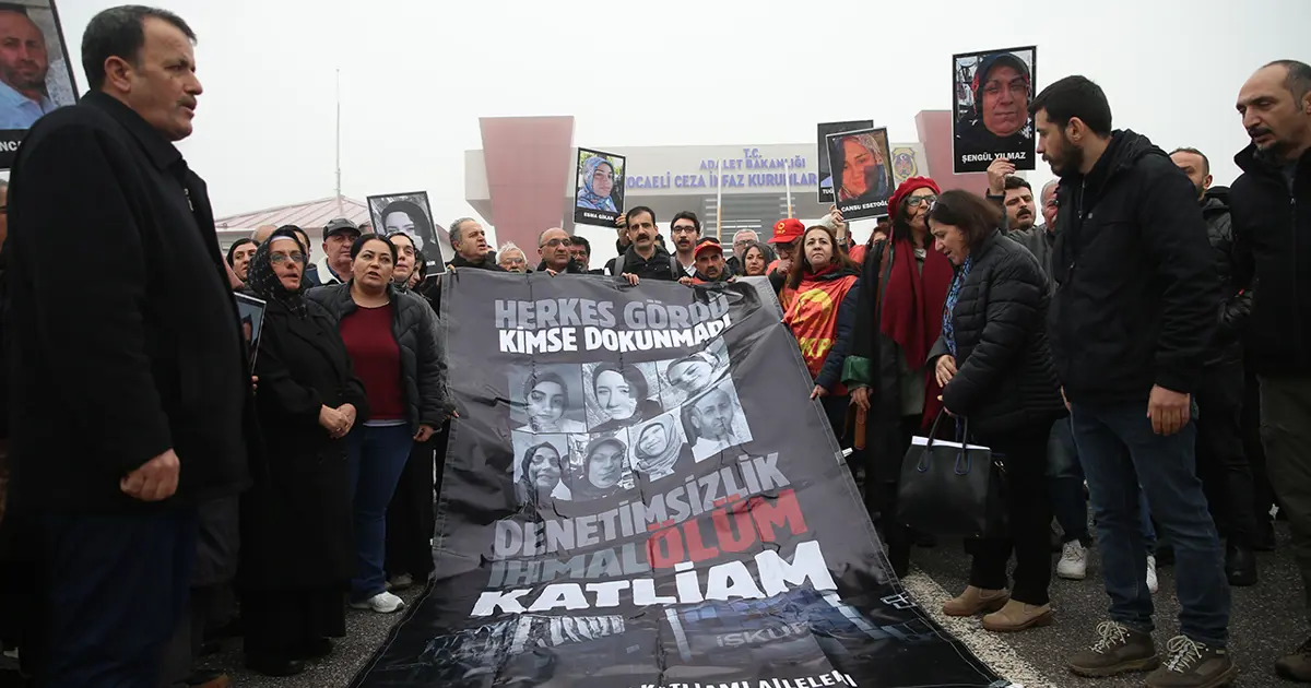 Kozmetik fabrikasında yangın davası başladı. Aileler adalet istedi