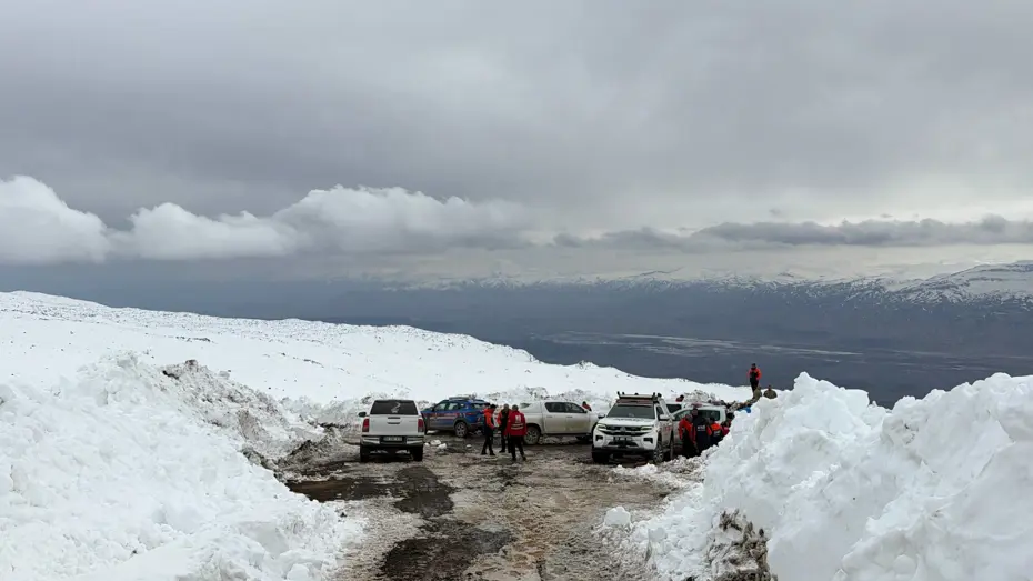 Jandarma alarma geçti, İHA havalandı. Ağrı'da kayıp dağcı aranıyor