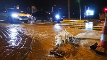 Şanlıurfa'yı sağanak vurdu. 4 ilçede okullar tatil edildi