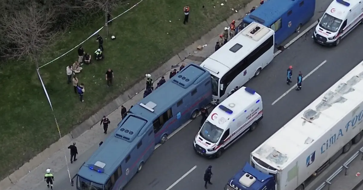 Cezaevi araçları TEM'de kaza yaptı: 15 yaralı