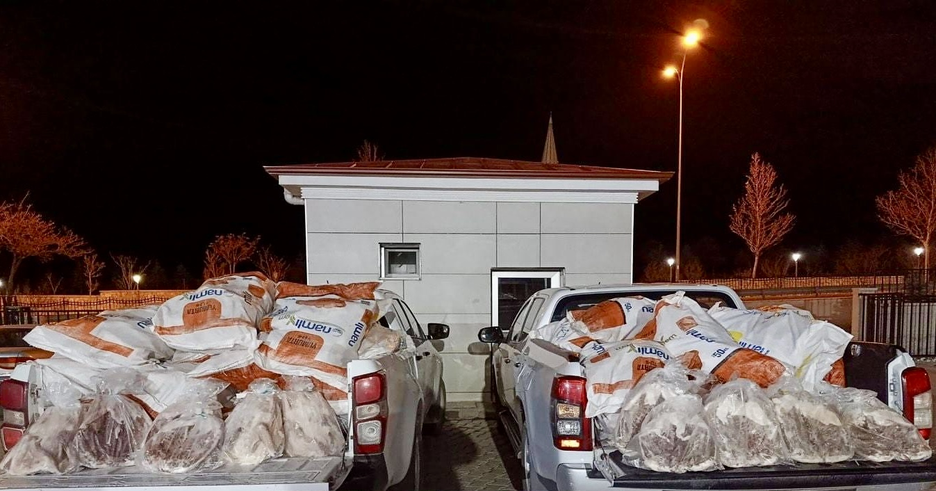 Yolcu otobüsünün bagajından kilolarca kaçak kaz eti çıktı