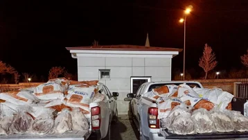 Yolcu otobüsünün bagajından kilolarca kaçak kaz eti çıktı