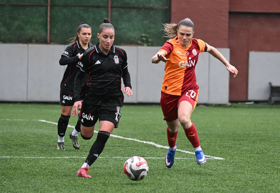 Derbide 8 gol atıldı, Beşiktaş son dakikada puanı aldı