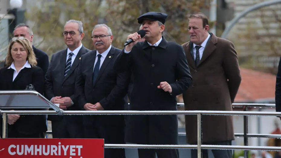 Özgür Özel hakkında 