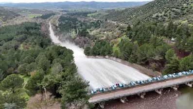Yağışlar barajı doldurdu, kontrollü su salımı yapıldı