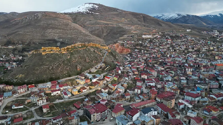 Asırlardır ayakta duruyor. Türklerin Anadolu'da ilk ele geçirdikleri yerlerden biri 1 Asırlardır ayakta duruyor. Türklerin Anadolu'da ilk ele geçirdikleri yerlerden biri 1