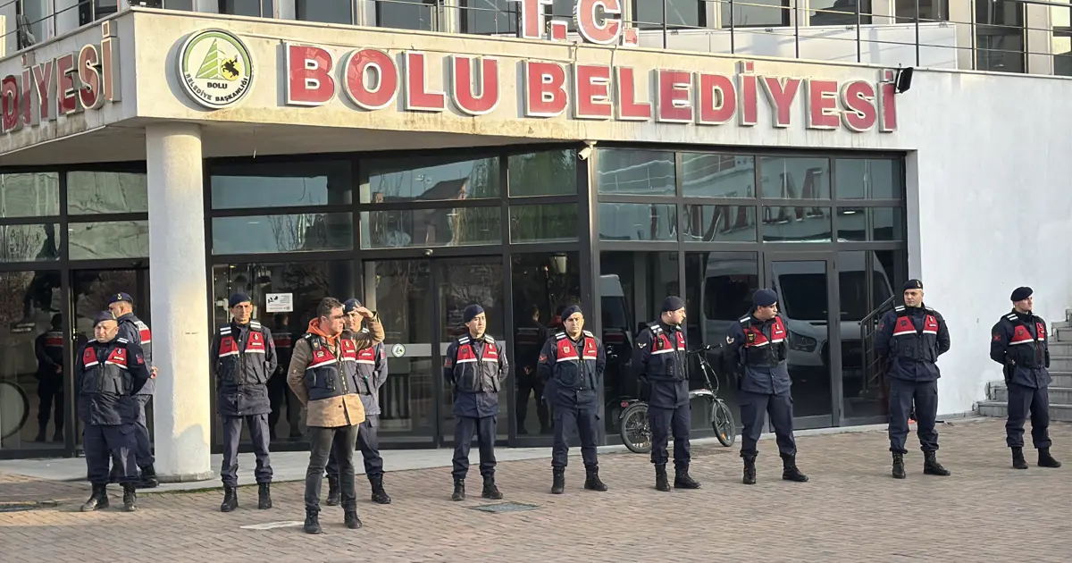 Bolu Belediyesi'nde arama. Bazı evraklara ve dijital materyallere el konuldu