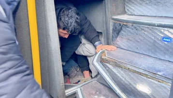 Boş yolcu otobüsünün bagajından 53 kişi çıktı