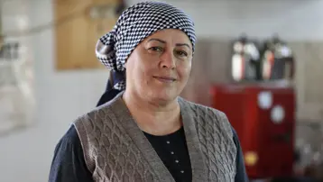 Kocasına yardıma gitmişti, 14 yıldır çay ocağı işletiyor