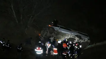 Maden işçilerini taşıyan servis devrildi. 2 kişi öldü, 10 kişi yaralandı