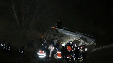 Maden işçilerini taşıyan servis devrildi. 2 kişi öldü, 10 kişi yaralandı