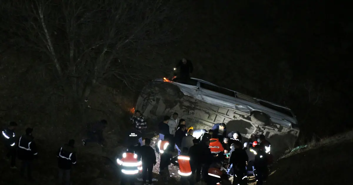Maden işçilerini taşıyan servis devrildi. 2 kişi öldü, 10 kişi yaralandı
