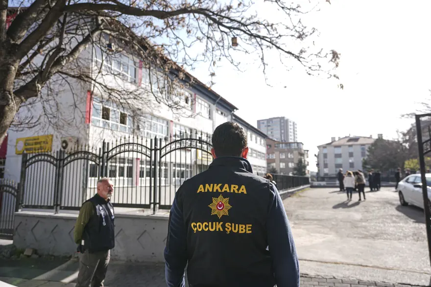 Saldırıların ardından her okul önüne iki polis görevlendirildi 2