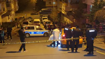 Takside arkadaşını silahla vurdu