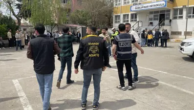 Siverek'te bir okulda hareketli anlar: Polis etkisiz hale getirdi