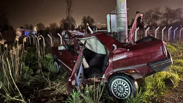 Beton direğe çarpan otomobilde 1 kişi öldü