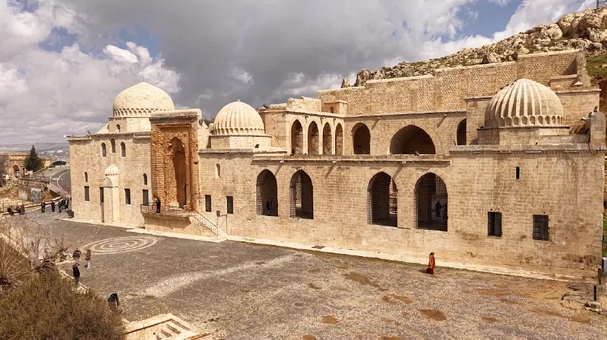 YERLİ VE YABANCI TURİSTLERİN ZİYARETİNE AÇIK 3