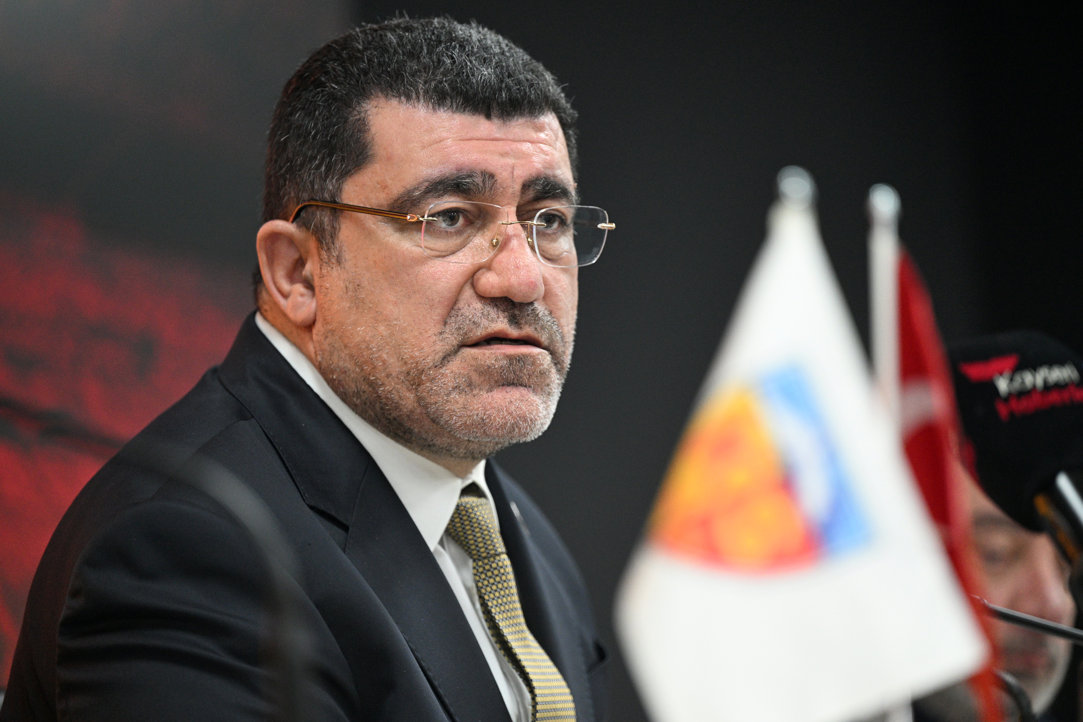 Süper Lig ekibinin başkanından eleştirilere yanıt. "Daha iyi yaparım diyen varsa gelsin, anahtarı teslim edeyim"