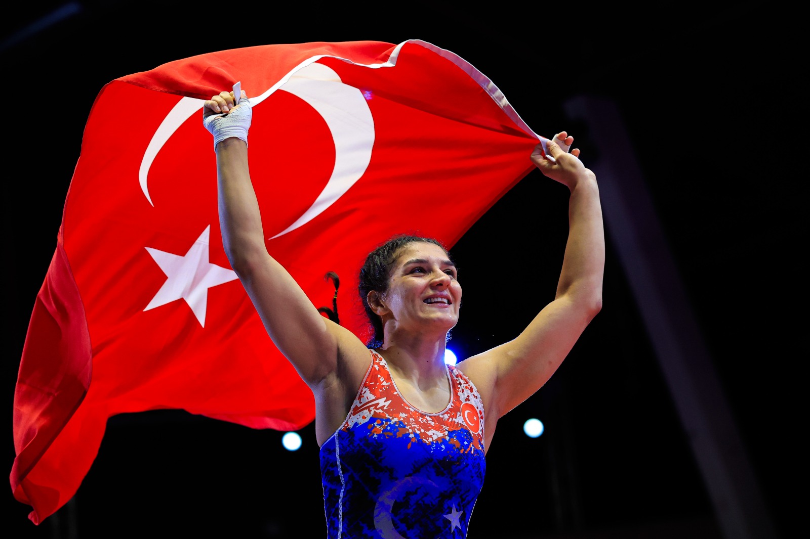 Hükmen kazandı, ikinci kez zafer. Milli güreşçi Nesrin Baş'tan altın madalya