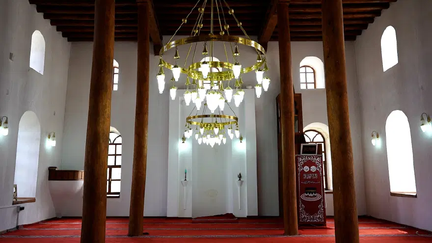 Isparta'daki 800 yıllık cami ezber bozuyor. Mimarisi dikkat çekiyor 2 Isparta'daki 800 yıllık cami ezber bozuyor. Mimarisi dikkat çekiyor 2