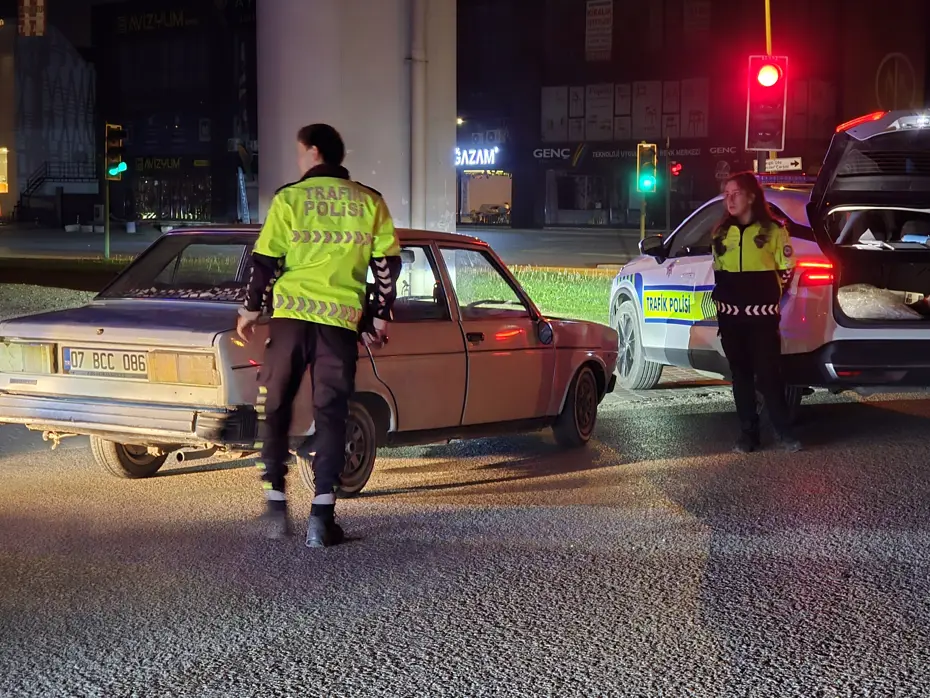 Polisten kaçan alkollü sürücüye 400 bin lira ceza