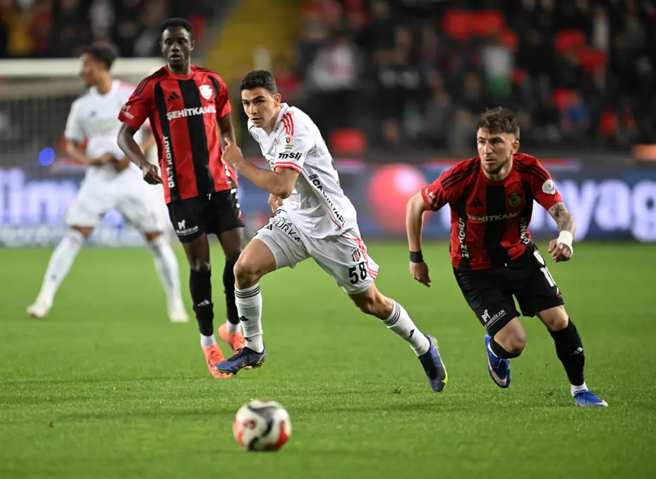 Gaziantep FK'de 5 futbolcuyla yollar ayrıldı
