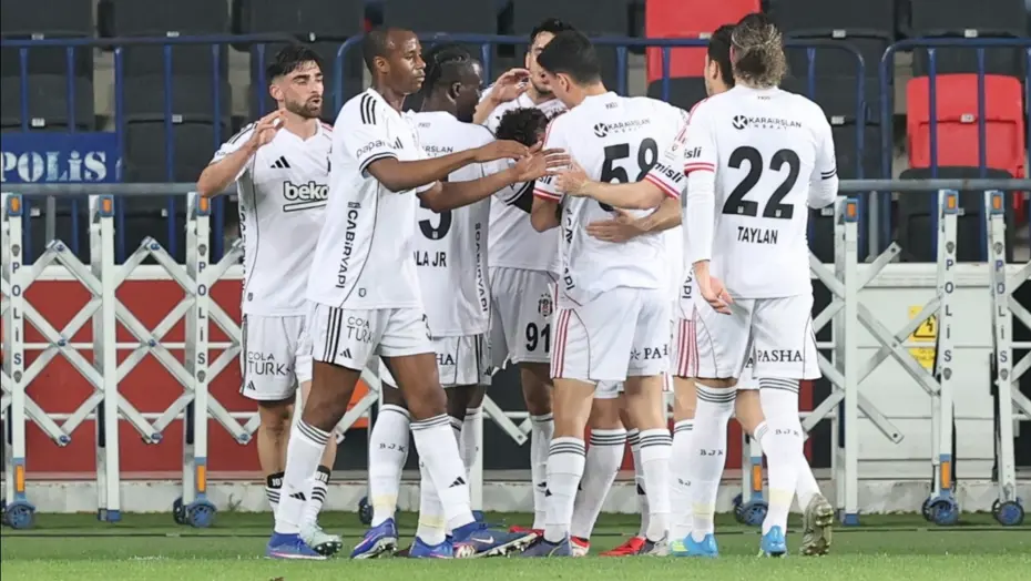 Beşiktaş'ta korkutan sakatlık. Beyin sarsıntısı ve değişiklik