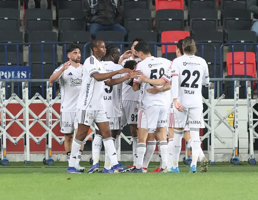 Beşiktaş'ta korkutan sakatlık. Beyin sarsıntısı ve değişiklik 
