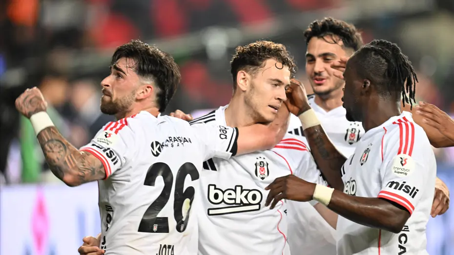 Beşiktaş, Gaziantep'te 3 puanı 2 golle aldı