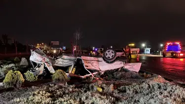 Otomobil kağıt gibi ezildi. 2'si ağır 4 yaralı