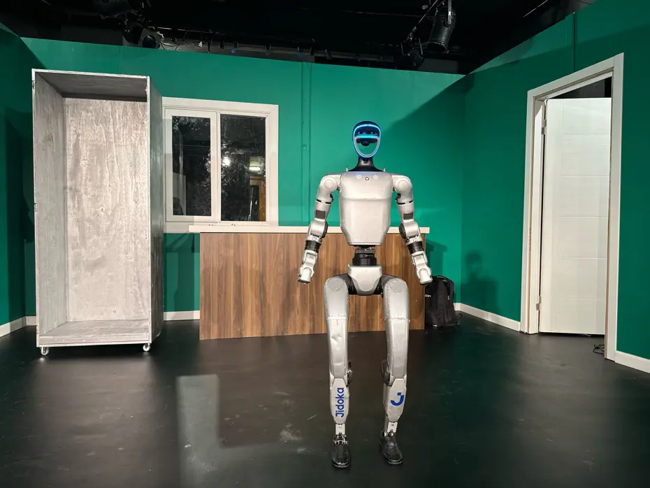 İnsansı robot tiyatro sahnesine çıkıyor