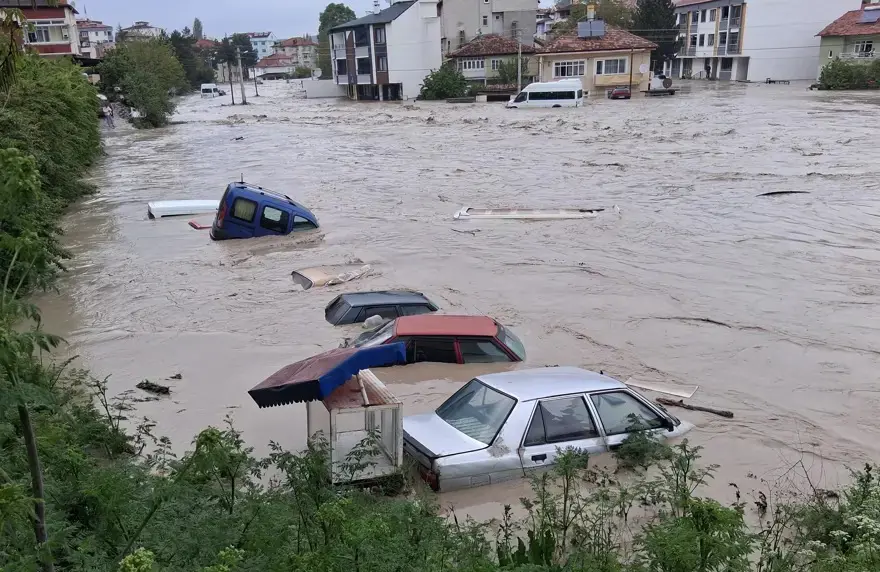 Sel tehlikesi sürüyor. Ülkenin yarısına sarı kodlu uyarı 